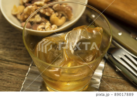 ナッツとウイスキー 89017889