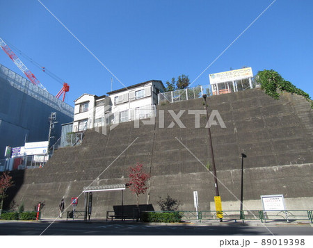 西日暮里駅近くの切通し 89019398