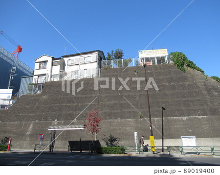 西日暮里駅近くの切通し 89019400