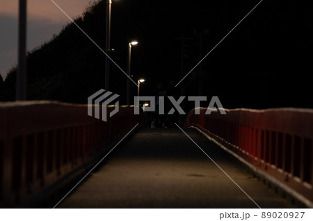 夜の遊歩道 89020927