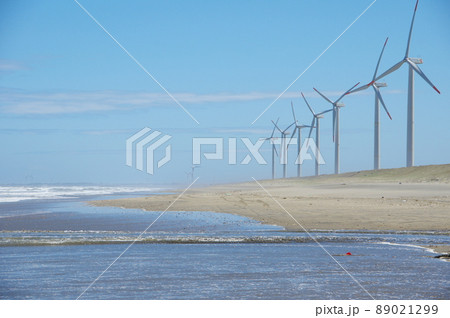 海沿いの風力発電/波崎ウインドファーム(茨城県神栖市) 海沿いの風力発電/波崎ウインドファーム(茨城県神栖市) 89021299