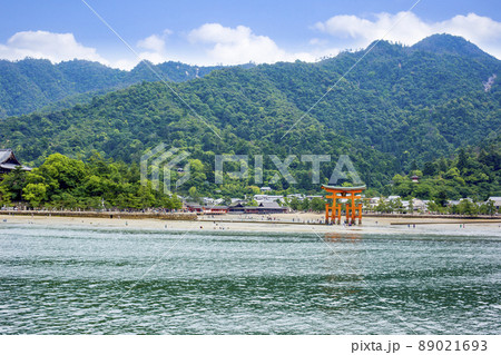 広島県宮島の厳島神社 広島県宮島の厳島神社 89021693