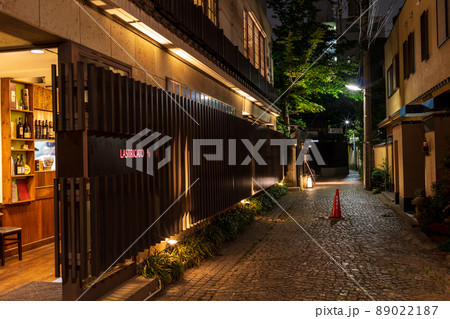 「東京都」新宿区・神楽坂路地裏の夜景 「東京都」新宿区・神楽坂路地裏の夜景 89022187