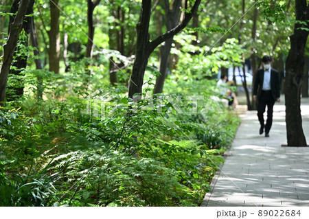 ＜東京都＞オフィスビル街OOTEMORIオーテモリ 89022684