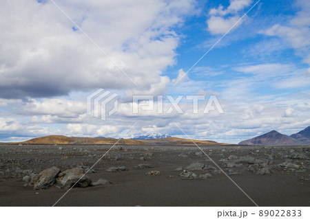 Desolate landscape along central highlands of Iceland. 89022833