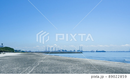 【千葉県】稲毛海浜公園｜いなげの浜からみた蘇我の工場風景 89022859