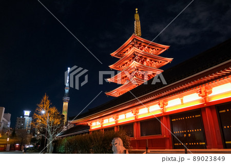 東京都 夜の浅草寺 五重塔 89023849