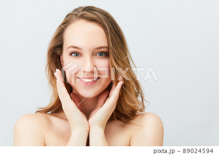 若い外国人女性のビューティー 89024594
