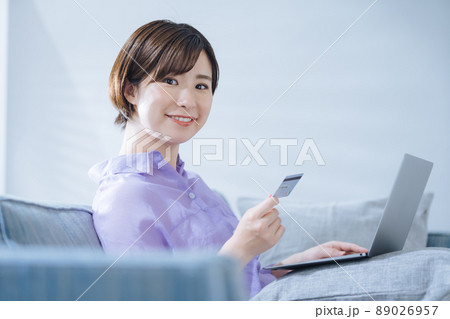 女性 ネットショッピング 女性 ネットショッピング 89026957