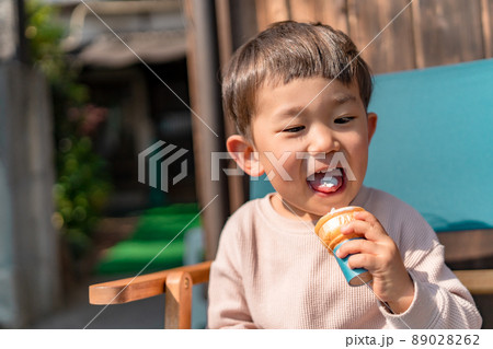 男の子 子供 ひとり ポートレート 男の子 子供 ひとり ポートレート 89028262