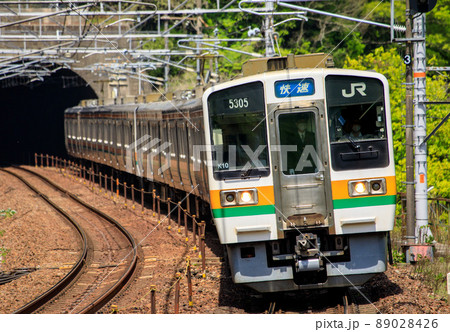中央線　古虎渓駅付近を走るJR東海211系電車 89028426