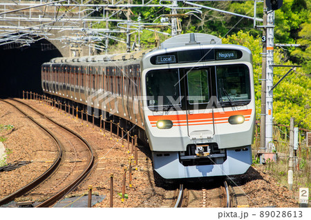 中央線　古虎渓駅付近を走るJR東海315系電車 89028613
