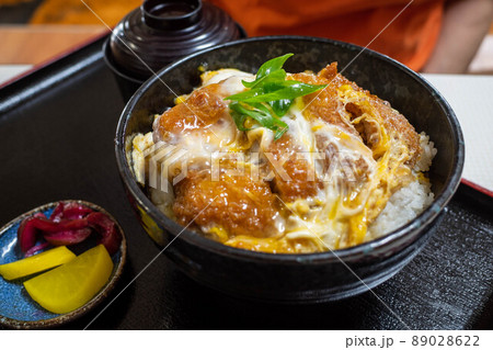 とても美味しい日本のカツ丼 89028622