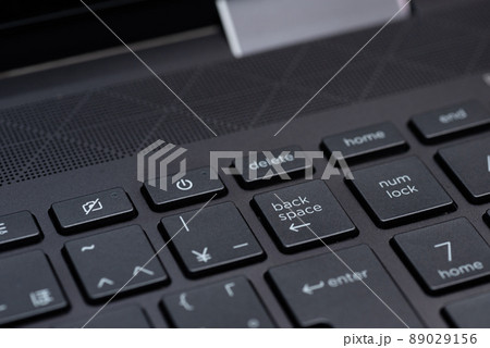 ノートパソコンのバックスペースキーのズームアップ 89029156