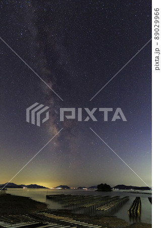 瀬戸内の夏の星景色 多島美に流れる天の川 瀬戸内の夏の星景色 多島美に流れる天の川 89029966