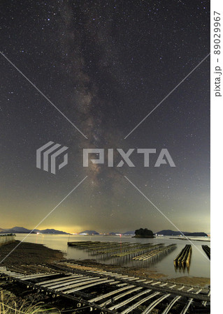 瀬戸内の夏の星景色 多島美に流れる天の川 瀬戸内の夏の星景色 多島美に流れる天の川 89029967