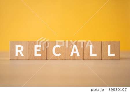リコールのイメージ｜「RECALL」と書かれた積み木 89030107