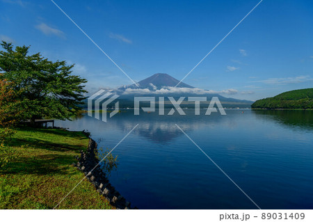 山中湖から夏の富士山 山中湖から夏の富士山 89031409