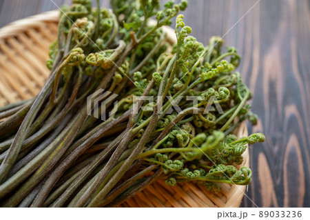 天然　わらび 89033236