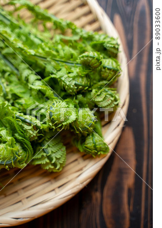 天然　こごみ 89033600