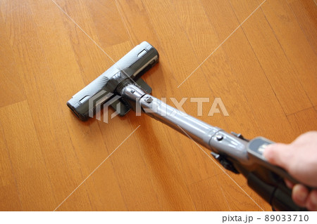 掃除機をかける 掃除機をかける 89033710