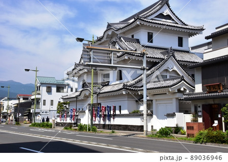 小田原市　ういろう本店と国道1号線（箱根方向） 89036946