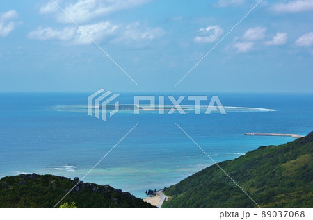 渡名喜島から見える入砂島（ちゅらさんオープニングの島） 89037068
