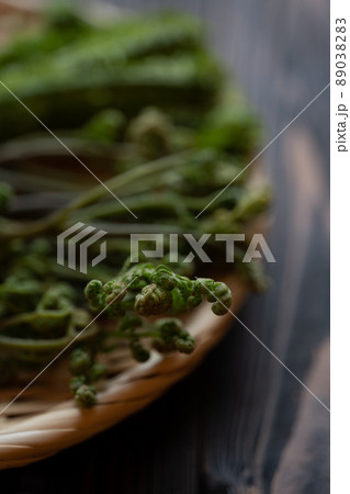 天然　わらび　こごみ 89038283