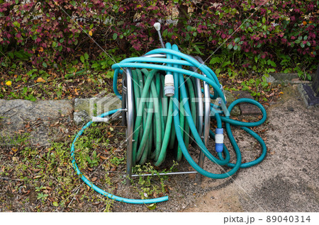散水ホースの後始末は面倒です 散水ホースの後始末は面倒です 89040314