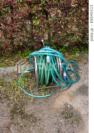 散水ホースの後始末は面倒です 散水ホースの後始末は面倒です 89040315