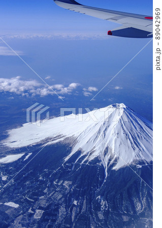 飛行機からの富士山 飛行機からの富士山 89042969