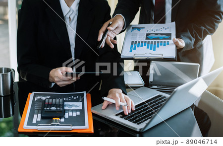 Account managers crew working with new startup project. Idea presentation, analyze plans. Account managers crew working with new startup project. Idea presentation, analyze plans. 89046714