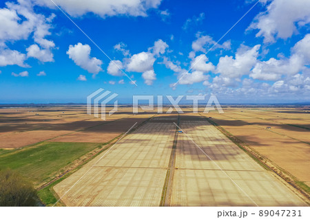 春の大潟村　空撮 89047231
