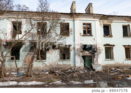 War ruins. Destroyed city after the bombing. Dead city. Bombed buildings. War ruins. Destroyed city after the bombing. Dead city. Bombed buildings. 89047576