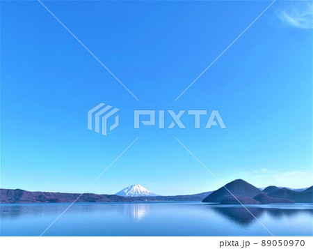 早朝の羊蹄山 89050970