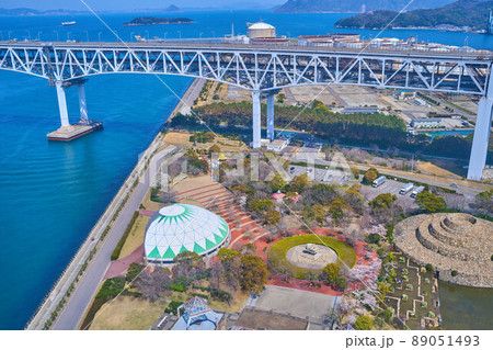 香川県坂出市の瀬戸大橋記念公園と瀬戸中央自動車道(瀬戸大橋付近)を見る 香川県坂出市の瀬戸大橋記念公園と瀬戸中央自動車道(瀬戸大橋付近)を見る 89051493