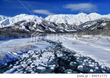 冬の白馬三山と松川（松川橋より） 89051775