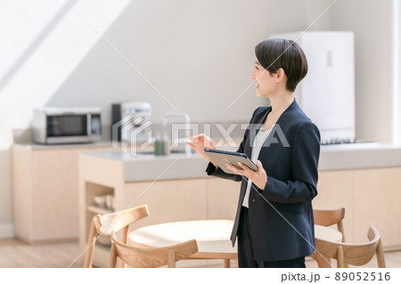 不動産 ビジネス 案内 女性 不動産 ビジネス 案内 女性 89052516