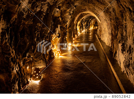 龍泉洞とランタン　横写真 89052842