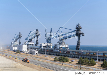 石炭火力発電所の揚炭機 89054403