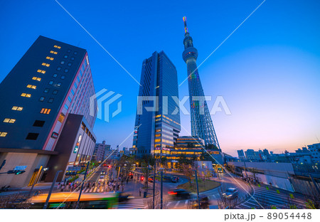 日本の東京都市景観 東京スカイツリーや押上駅前などを望む 89054448