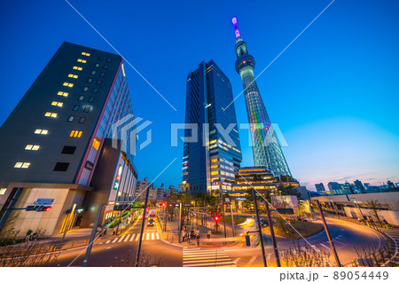 日本の東京都市景観 東京スカイツリーや押上駅前などを望む 89054449