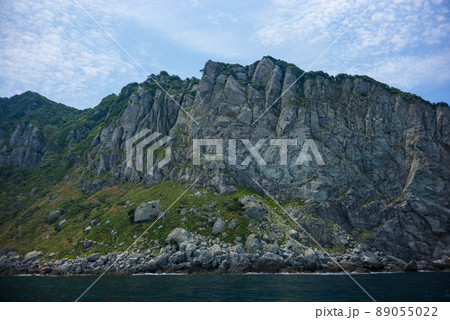 入島禁止の世界遺産「神宿る島」宗像・沖ノ島。 入島禁止の世界遺産「神宿る島」宗像・沖ノ島。 89055022