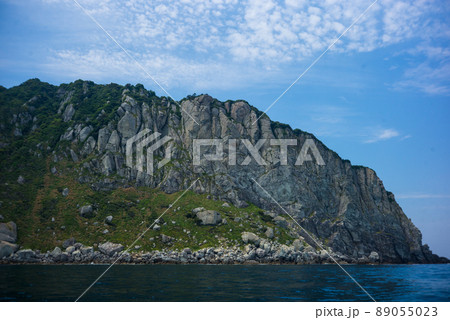 入島禁止の世界遺産「神宿る島」宗像・沖ノ島。 入島禁止の世界遺産「神宿る島」宗像・沖ノ島。 89055023