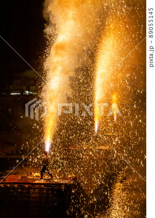 飛騨高山　夏の手筒花火 8月9日厄払い	 89055145