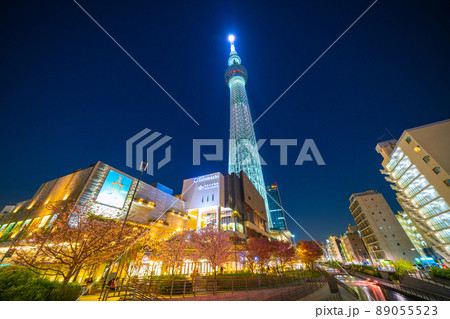 日本の東京都市景観 コロナ禍…。東京スカイツリーや墨田区おしなり公園などを望む＝4月10日 89055523