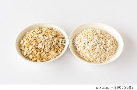 オートミール トラディショナルとインスタント 破砕したオートミールと押しつぶしたオートミール オートミール トラディショナルとインスタント 破砕したオートミールと押しつぶしたオートミール 89055685