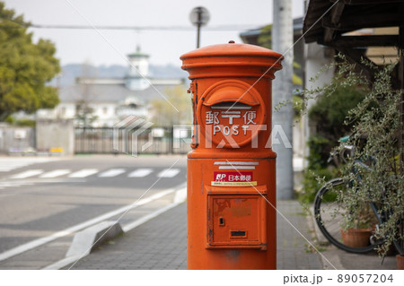 松本市内のレトロな郵便ポスト　長野県 89057204