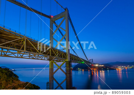 朝陽と関門大橋 89059303