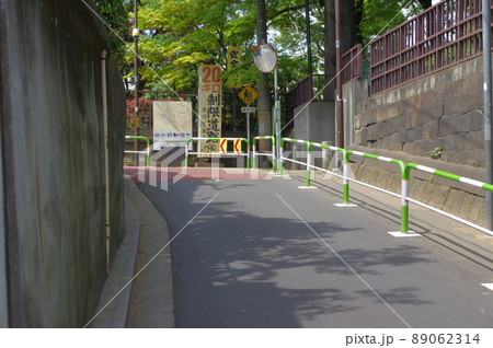 西日暮里の道灌山へと続く間の坂 西日暮里の道灌山へと続く間の坂 89062314